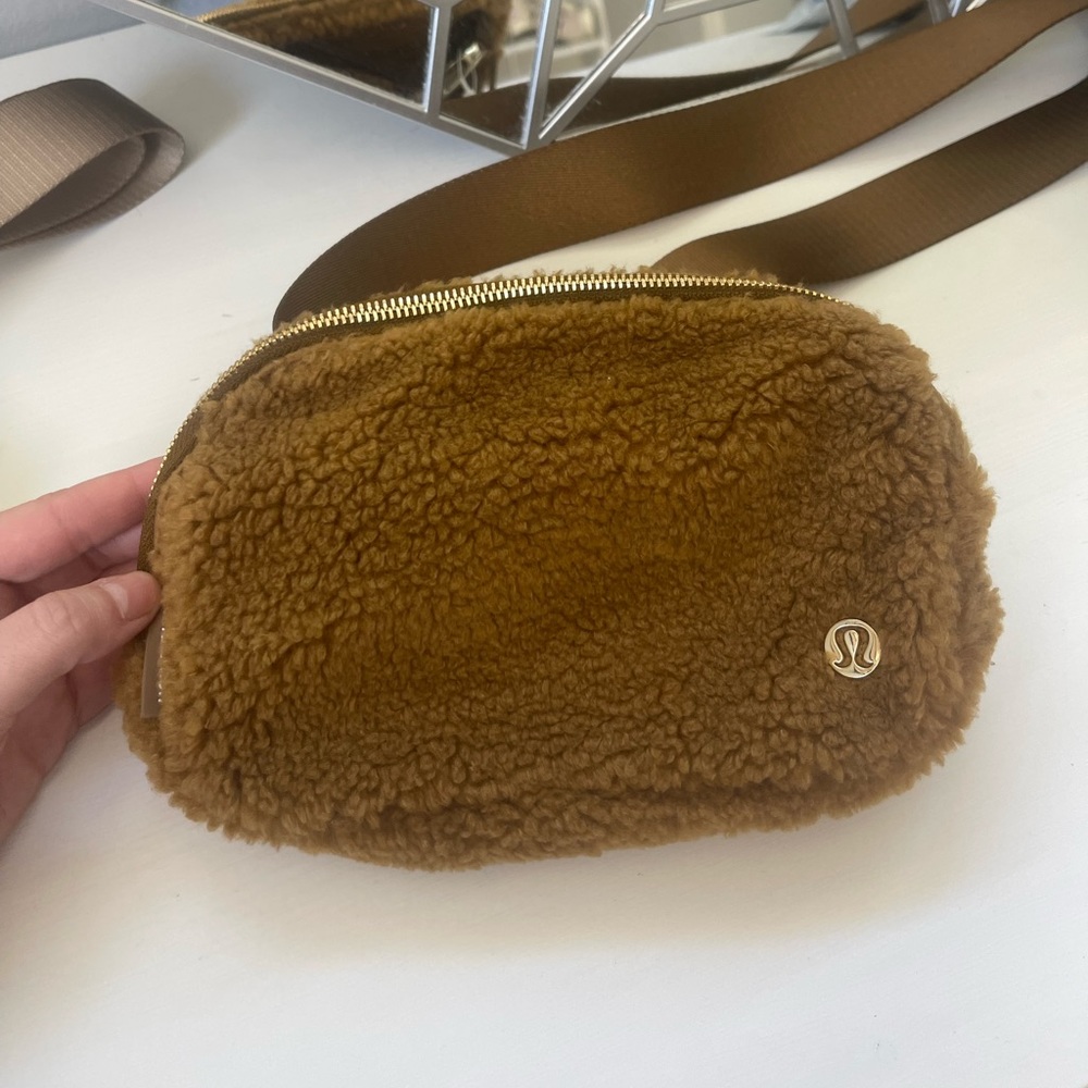 lululemon fleece belt bag